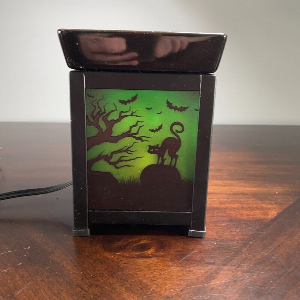 Scentsy Pumpkin Graveyard Warmer Halloween Light Up Bats Tombstones Spooky Witch